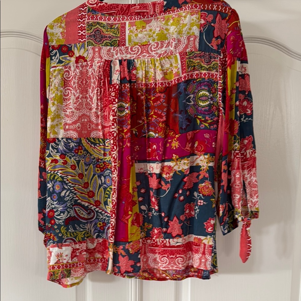 Jones New York with coral pink green and blue graphic 3/4 Sleeve Blouse - Picture 6 of 6